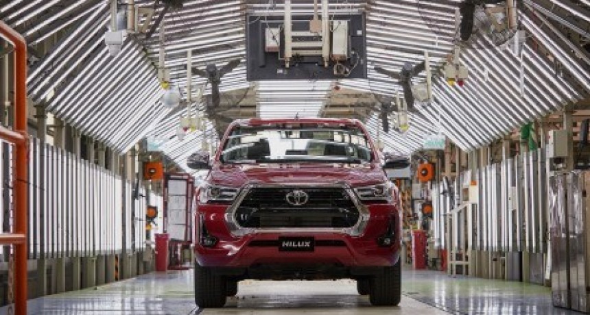Toyota implementa un tercer turno de producción y aumenta la capacidad de su planta en Zárate