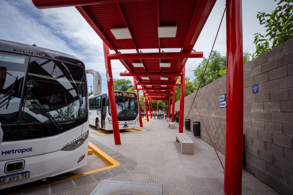 Desde el lunes, la nueva terminal será la única parada del casco urbano para el expreso directo de Metropol