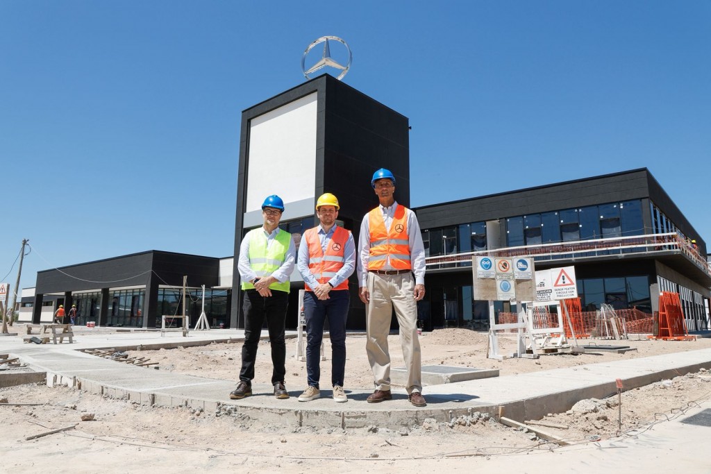 Mercedes-Benz Camiones y Buses y la Municipalidad de Zárate firman un  convenio para impulsar el desarrollo industrial y la capacitación