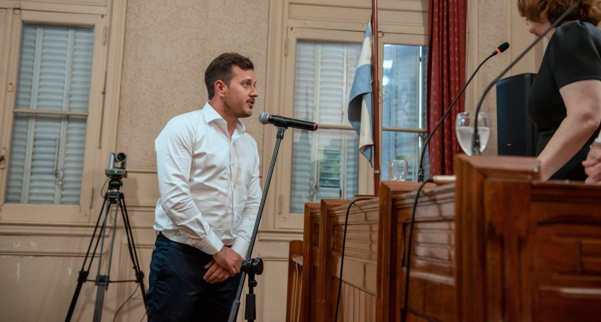 Alejo Sarna juró como concejal: “Una ciudad linda también puede ser una ciudad con oportunidades para todos”